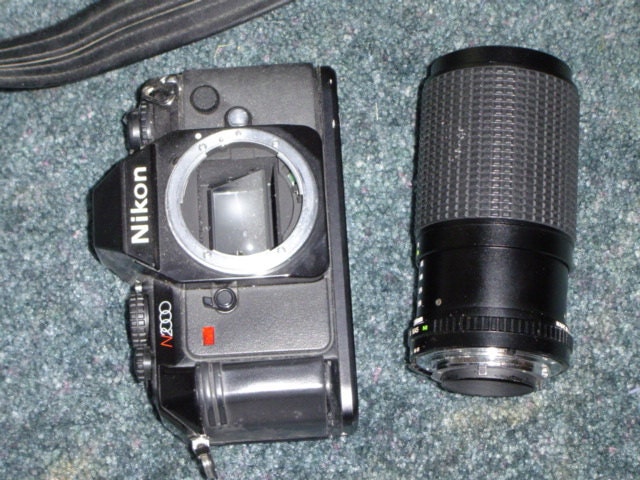 Vintage Nikon N2000 SLR 35mm Film Camera w/Lens