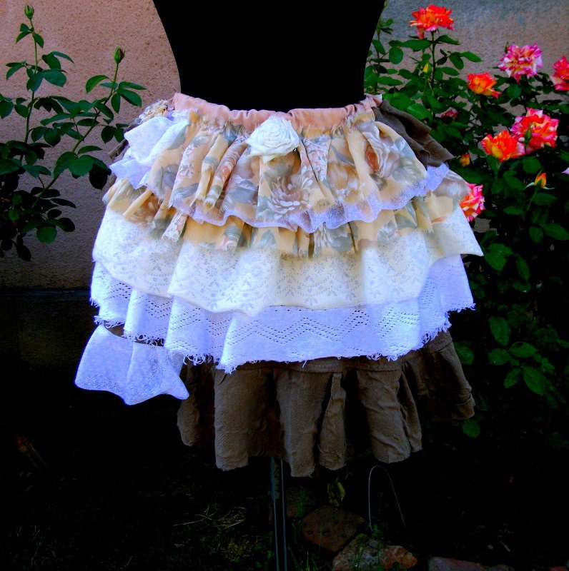 capelet, mori girl,bustle skirt,victorian,lace shawl, layers and frills,flowers, shabby chic, jane austen,wedding,summer accessoire,cover up