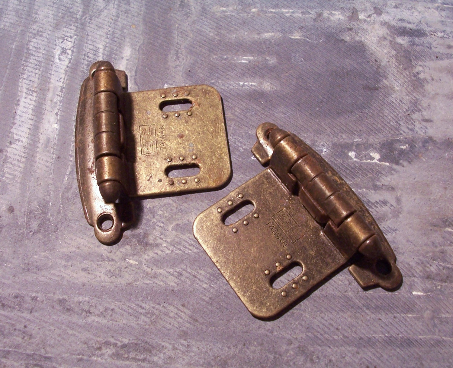 Vintage HINGES Two (2) Brass Look Hinges Salvage Chic Antique Hardware Salvage Scrap Destash (Y165)