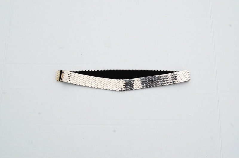 Silver scaled stretchy belt 1990s