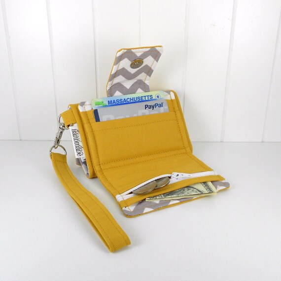 The Errand Runner - Cell Phone Wallet - Wristlet - for iPhone/Android - Honey/Chevron in Gray