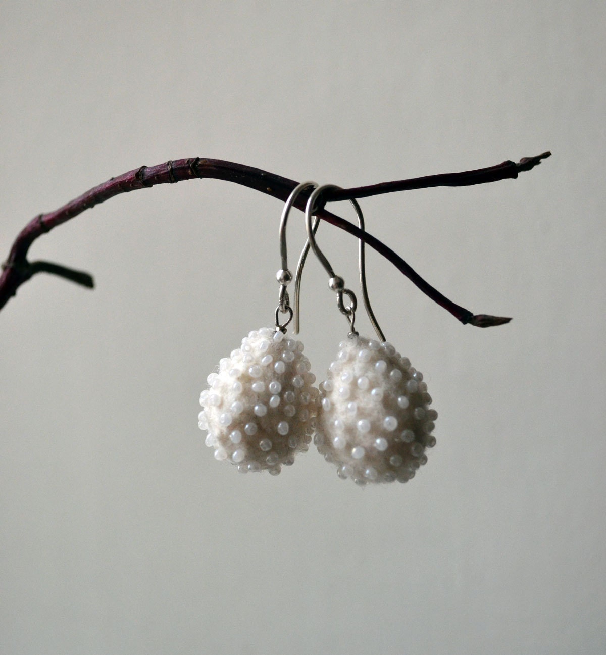 White Drop Earrings - White Beaded Earrings - Felted White Earrings - Fashion - Bridesmade - Bridal