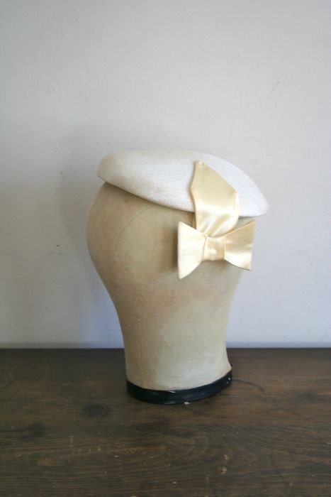 vintage 50s hat - BRIDAL cream hat with bows