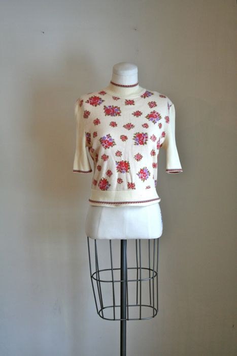 LAST CALL... sale / vintage 70s sweater - FRANCESCA of Damon floral knit top / s-m