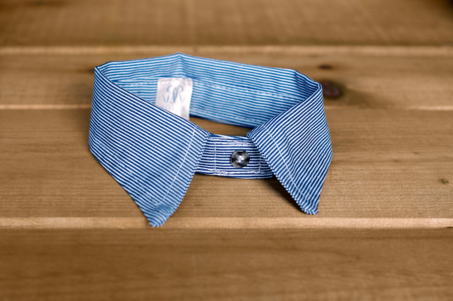The Rover Seersucker Pointed Dog Collar