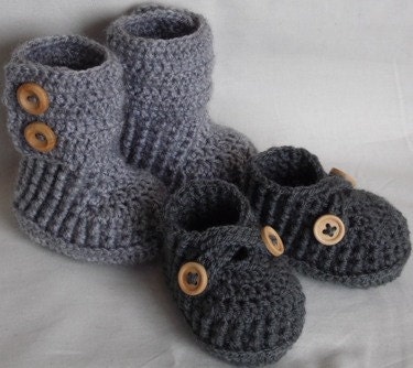 crochet baby booties and crochet baby shoes set of two,you can MIX and MATCH COLORS and sizes