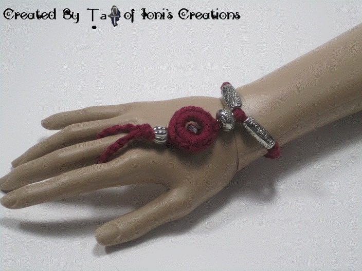 Burgundy Circle with a Stone Beaded Hand Jewelry