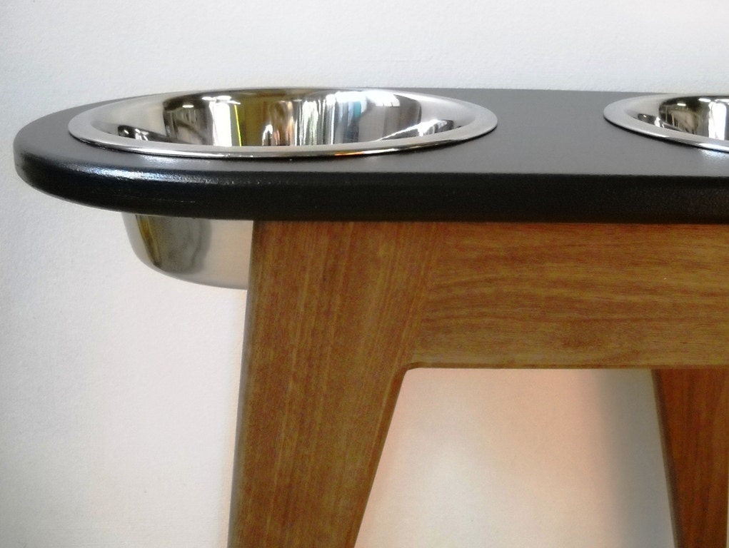 16 inch elevated feeder with painted top and wood legs