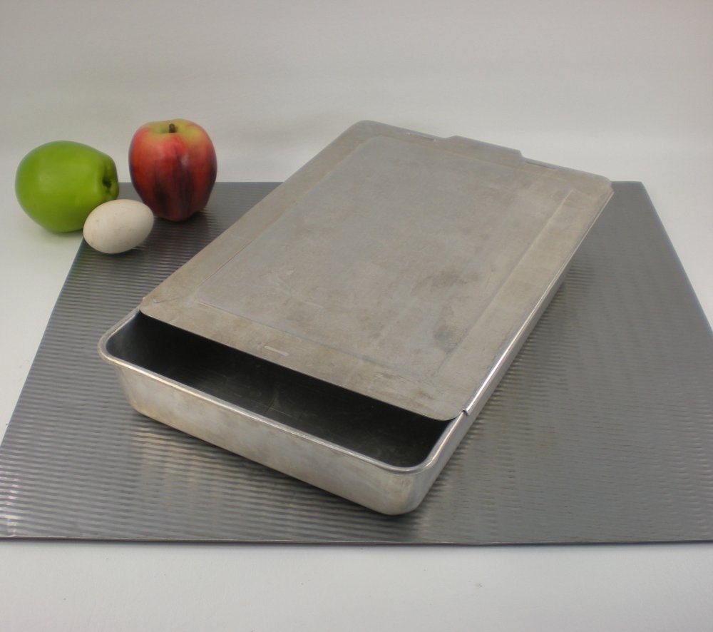 Mirro Type Aluminum Baking Pan - Sliding Lid - 12-3/4 x 9 x 2-1/4