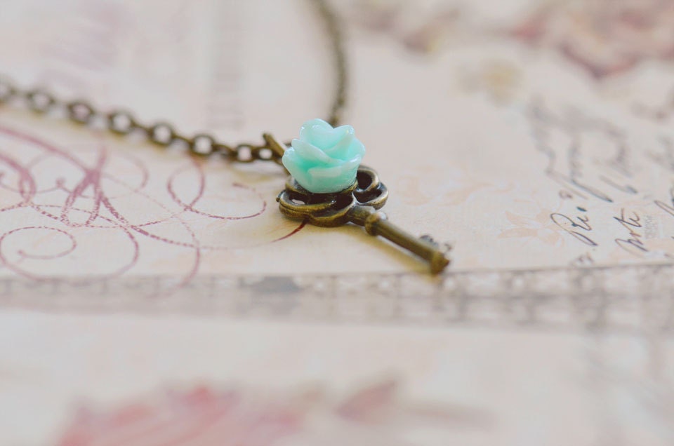 Flora Belle Antique Bronze Rosebud Floral Key Necklace (Mint)