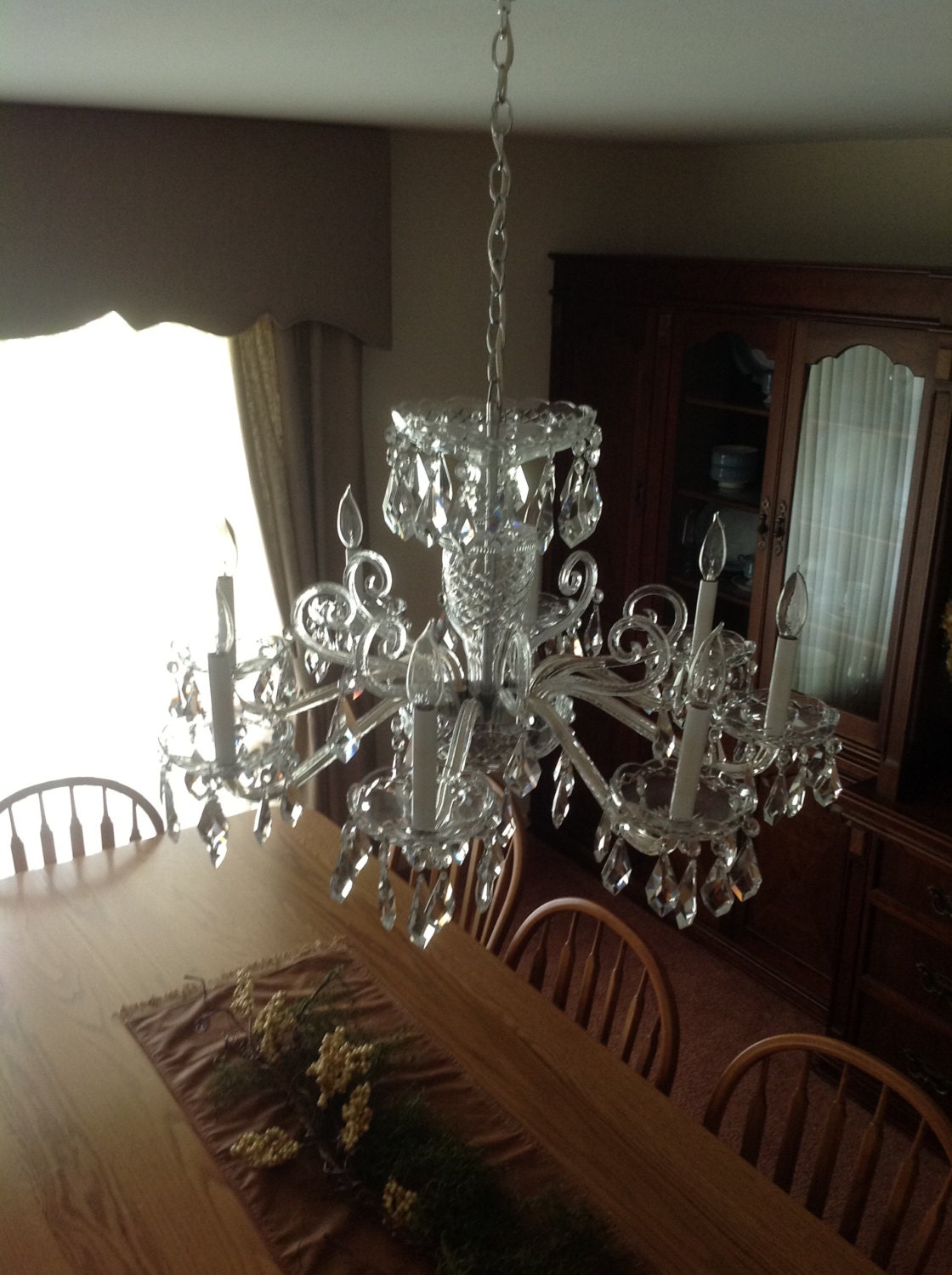 Vintage 8 light chandelier, excellent condition
