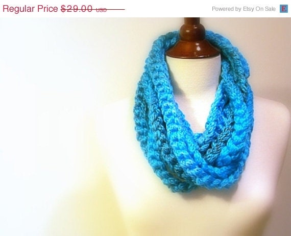 ON SALE Crochet Infinity Scarf, Turquoise Chunky Chain, Extra long Retro Fashion Accessory
