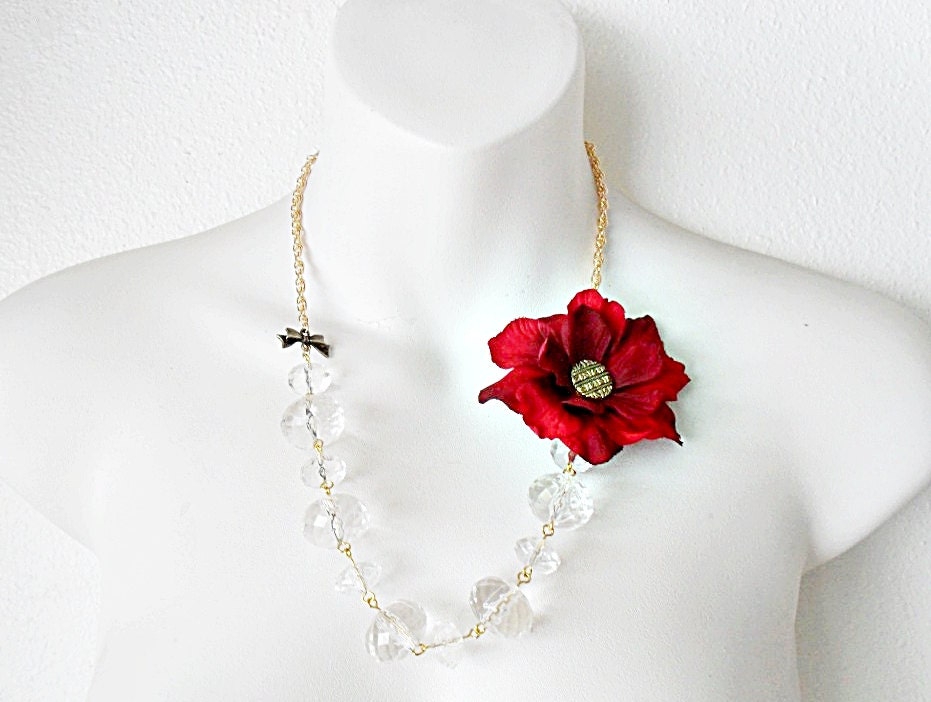 Delia Flower Necklace