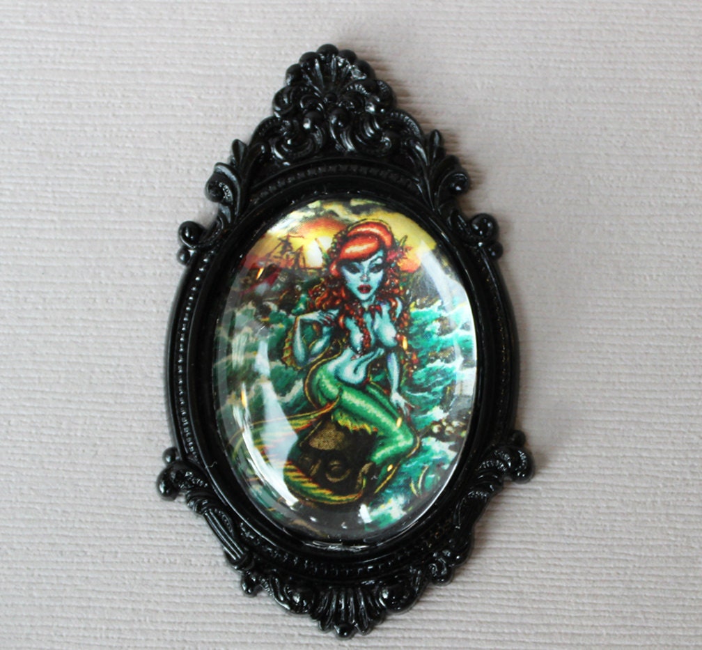 Mermaid Pin Up Love On The Rocks BigToe Oval Brooch