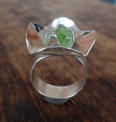 Rough peridot and sterling silver  ring. Adjustable ring. Gemstone. Mineral properties.Handmade. Mineral ring. Stone.