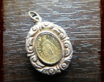 Antique Sterling Miraculous Mary Religious Medal Reliquary with bubble glass - Vintage Jewelry pendant from France