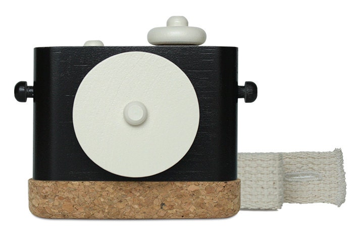 Pixie - wooden toy camera