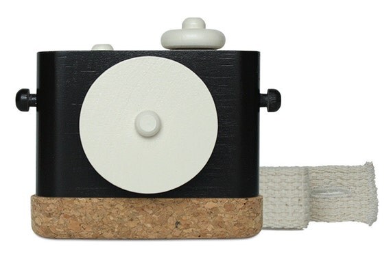 Pixie - wooden toy camera