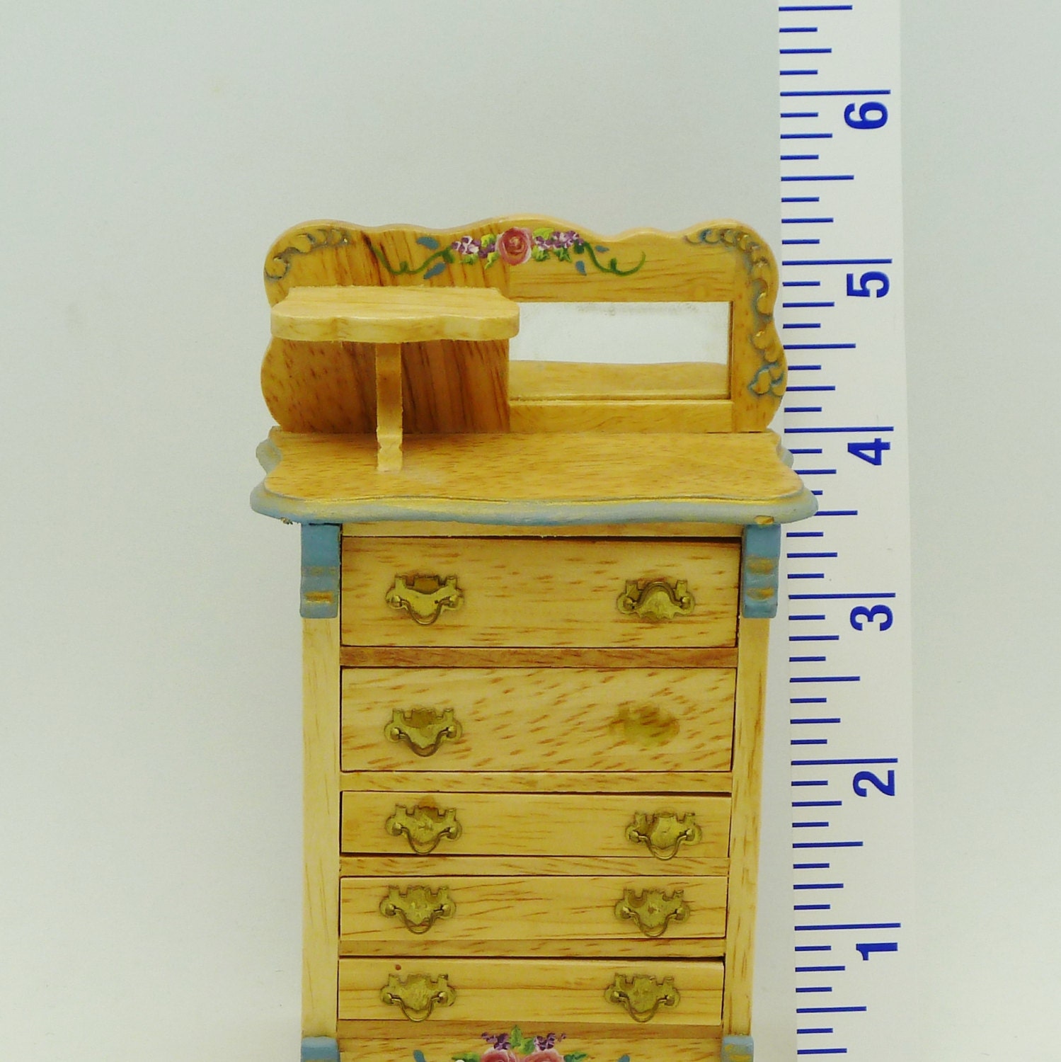 Dollhouse highboy miniature chest dresser 5 drawers blond wood flower decoration