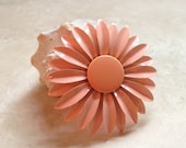 Vintage Peachy Daisy Brooch