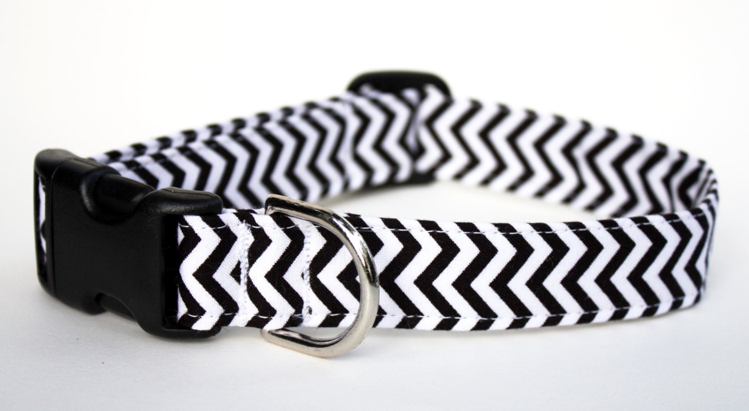 Dog Collar - Black and White Chevron Stripe