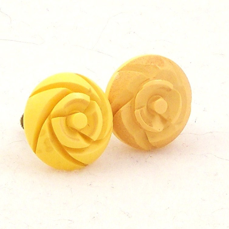 Vintage Bakelite Earrings 1940s Butterscotch Roses Screw Backs