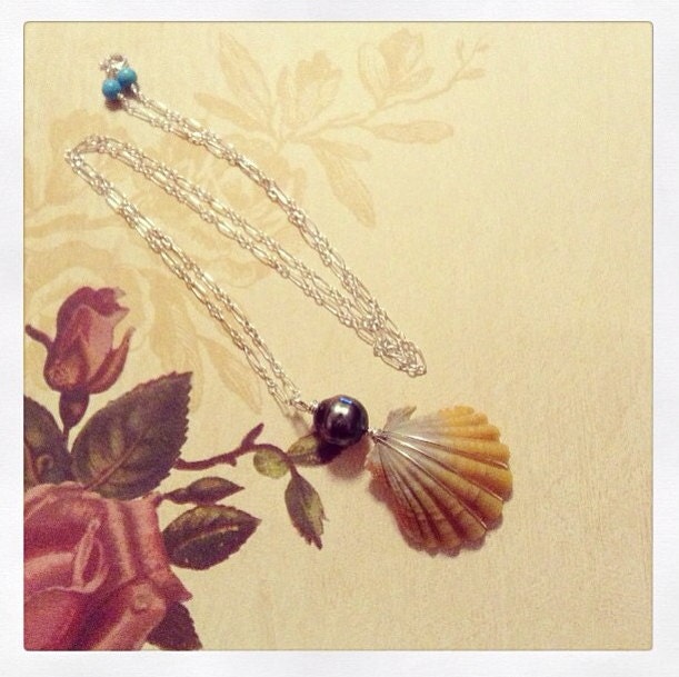 Rare Hawaiian Sunrise Shell & Black Tahitian Pearl Necklace
