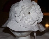 SALE Boutique Baby Girls White Bucket Beach Sun Hat with Large Silk Flower Size 0-12 Month..Perfect for the Beach or photo props