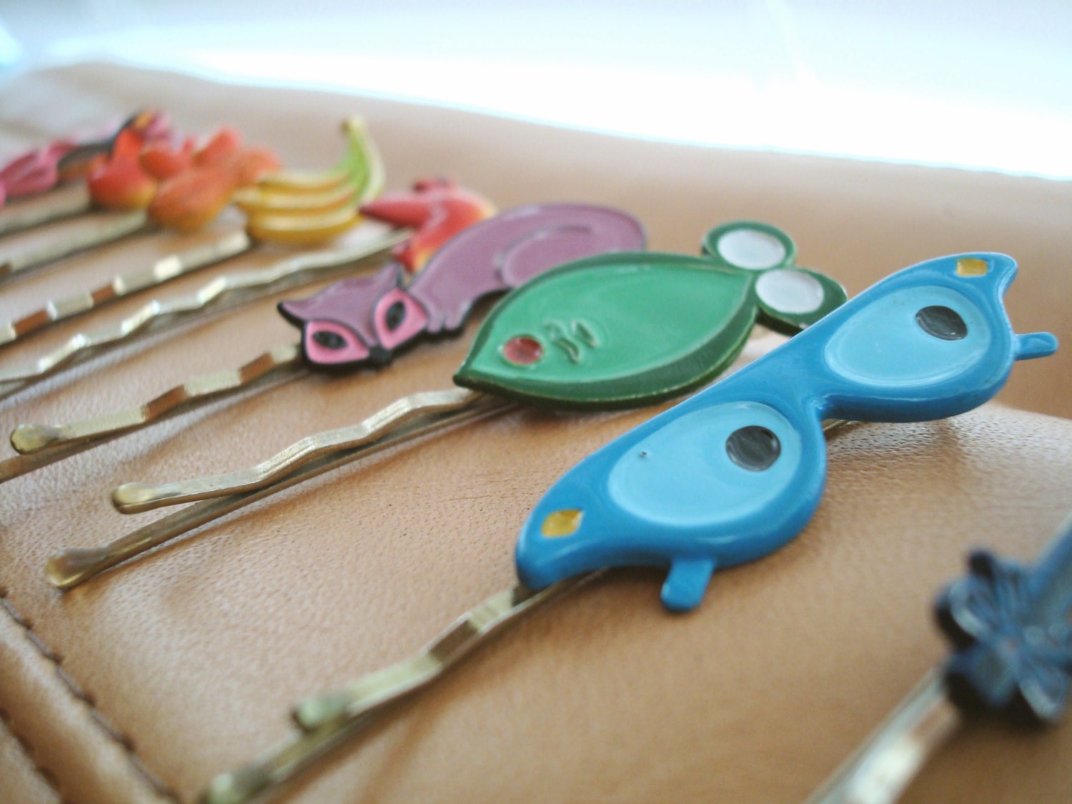 vintage women 70s 80s tennis bird glasses banana fox nuts cherry fun collection bobby hair pins (9)