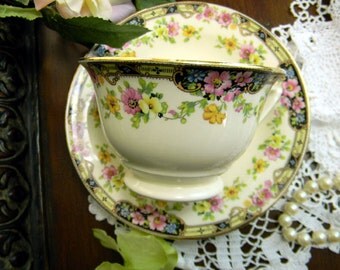 5 Unmarked Tea Cups Teacups and Saucers - Matching Bone China Cups 9331