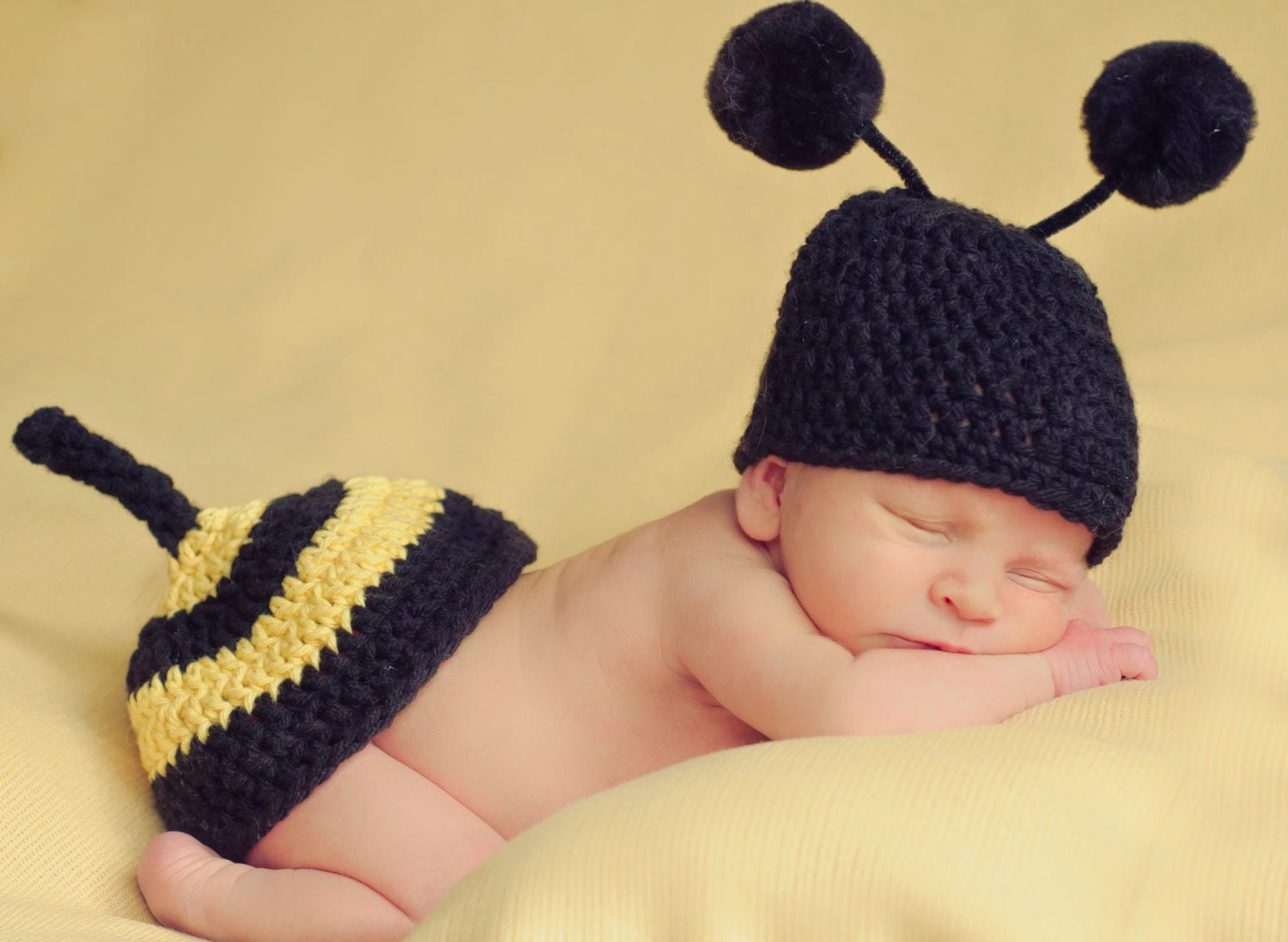 NEWBORN Baby Bumble Bee Hat & Tushie Topper Set