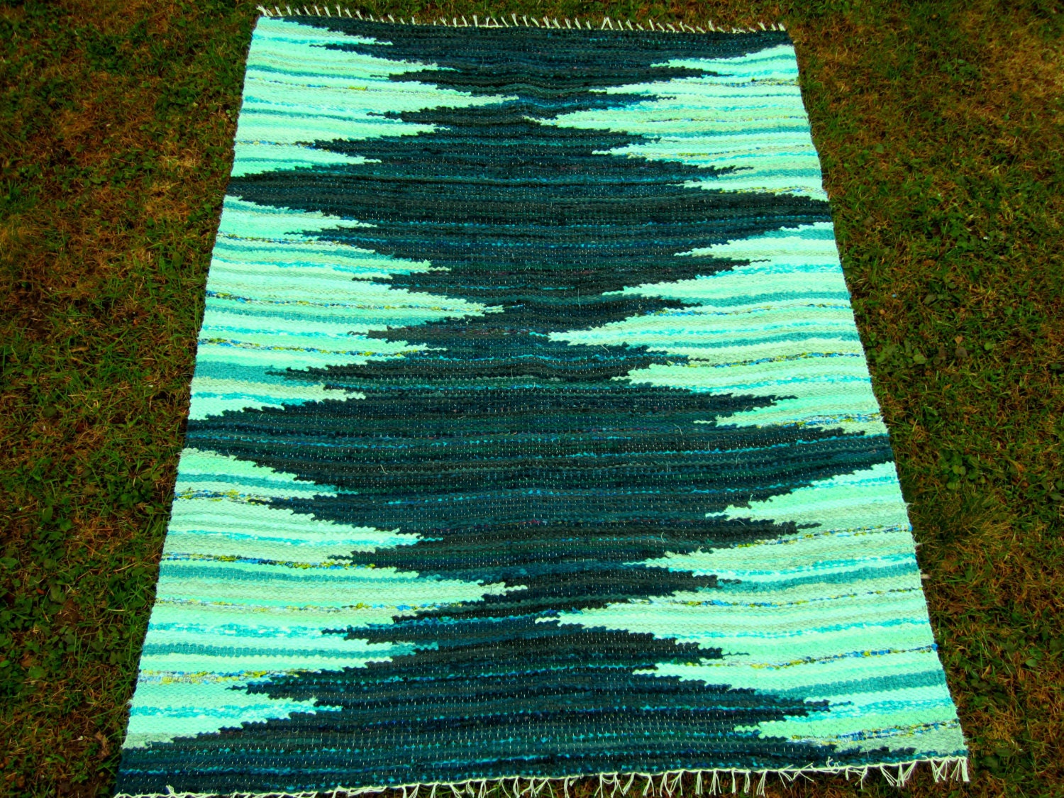 Handwoven rag rug -4.59' x 6' Zig zag   Dark green, pale sea green, blue , ready for sale