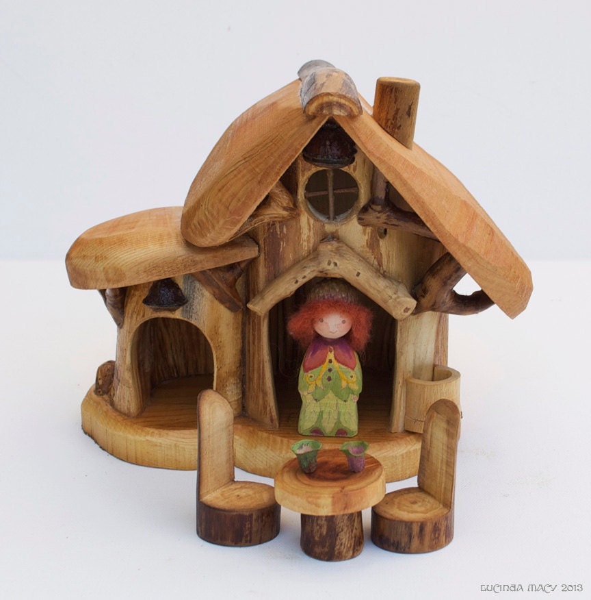 Little Woodland Two Room Lodge with Table and Chairs