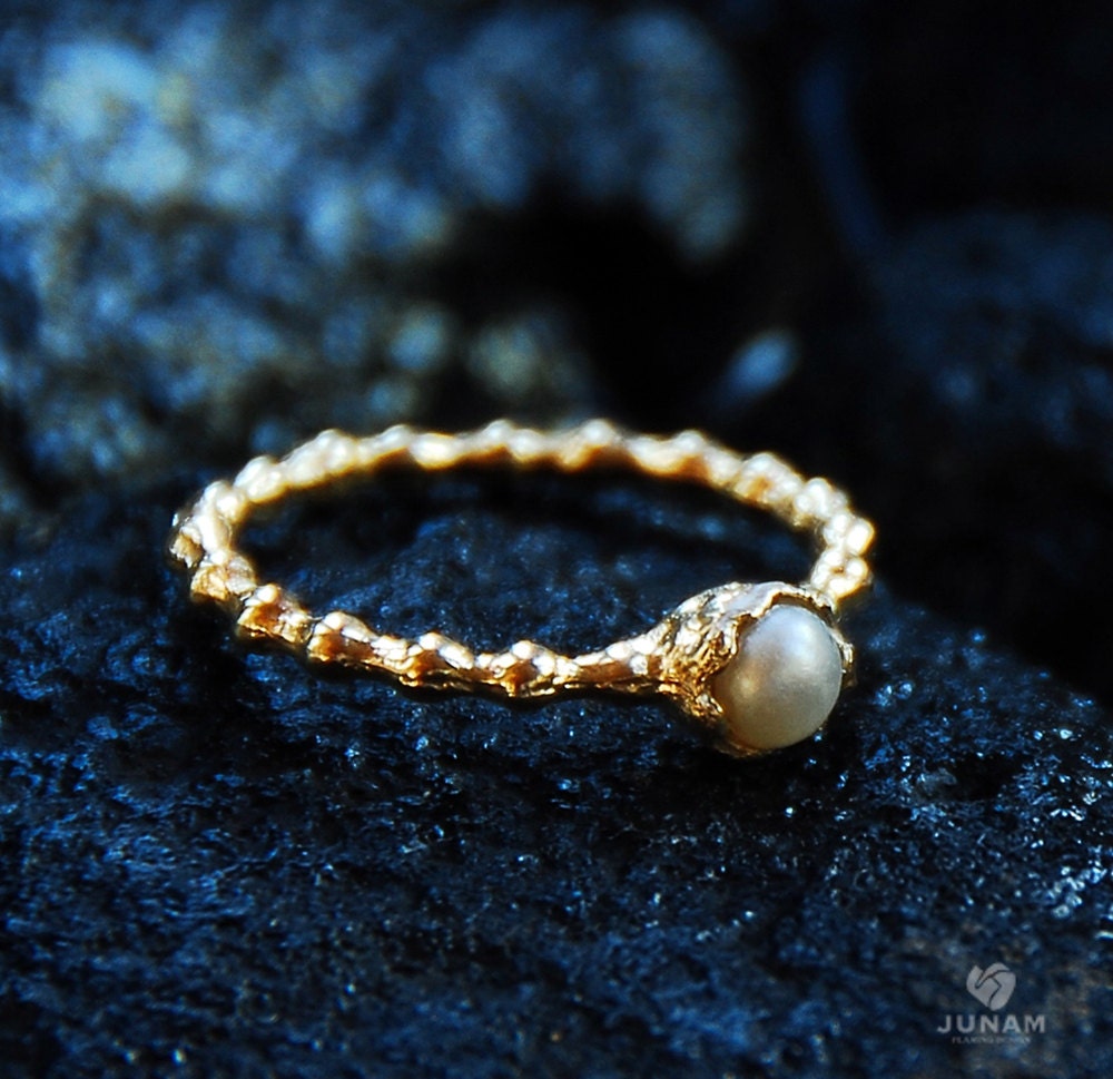 Gold Pearl Ring, 18k gold plated, real pearl, delicate ring, classic pearl, beaded band, bridesmaids ring, gift for daughter