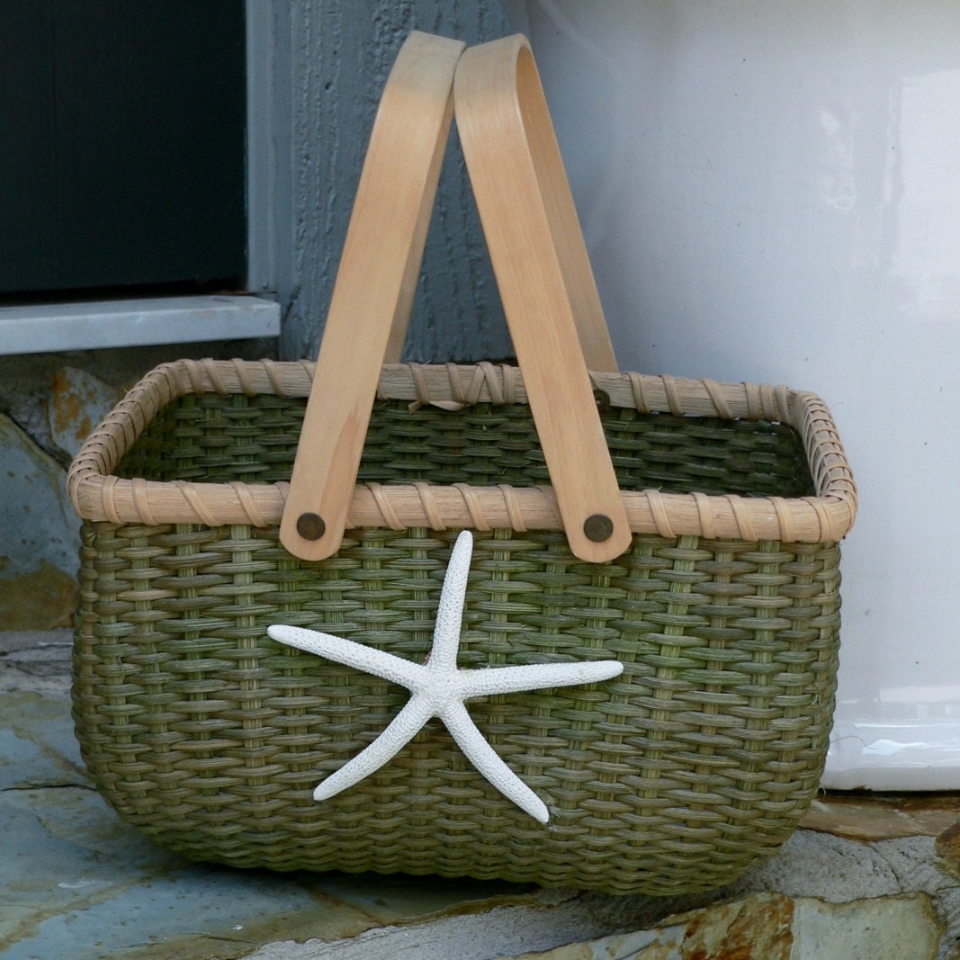 Beach Basket Green with Starfish and Handles