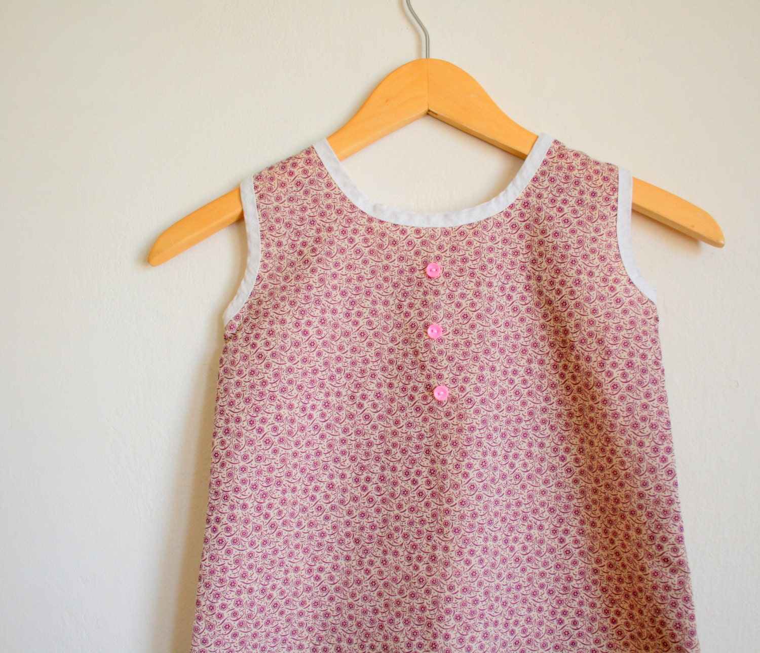 Vintage PINK FLORAL Girls Dress....size 6 girls....vintage handmade. floral dress. girls. kids. children. spring. summer. cotton sundress