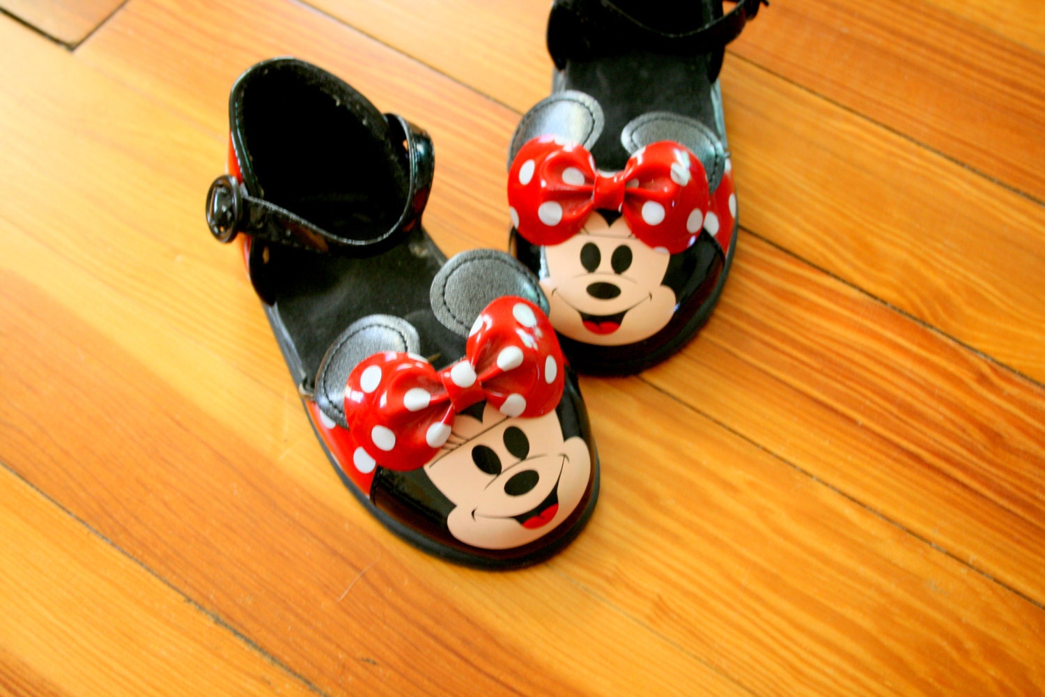 minnie mouse beach shoes