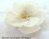 Ivory Bridal Flower Hair Clip, Ivory Wedding Hair Accessory, Ivory Fascinator, Ivory Bridal Head Piece