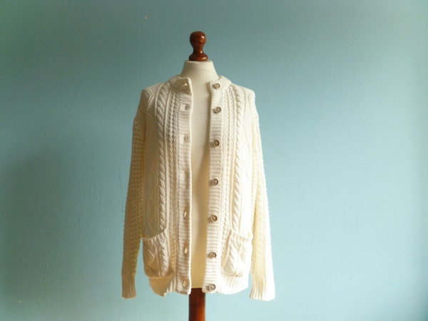 Vintage off white cardigan sweater / knitted / knitwear / long sleeves / buttoned / oversized large medium