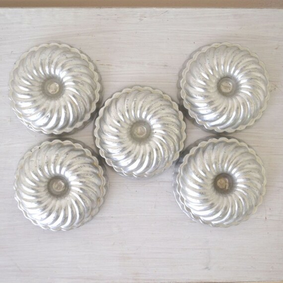 Mini Bundt Tins Vintage 1960s Aluminum by StoryTellersVintage