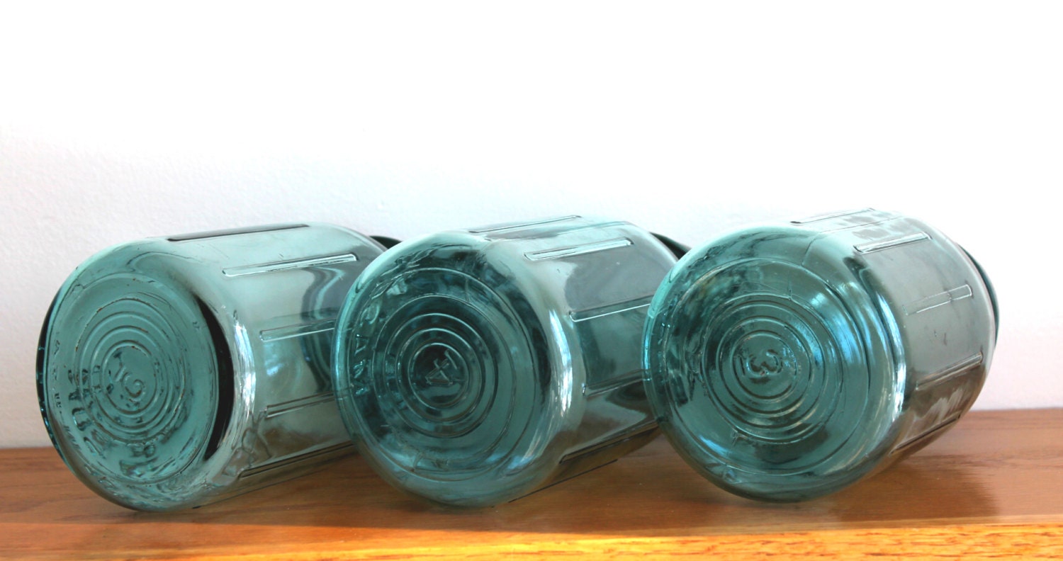 Set of 3 1-Quart Blue Ball Perfect Mason Ribbed Jars - 3 Piece Set 1-Quart Blue Ball Perfect Mason Vertical Gripper Jars