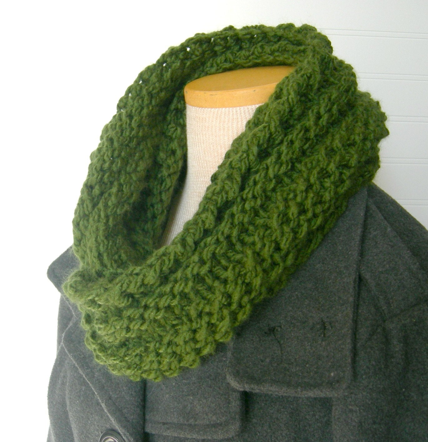 Chunky Knit Circle Scarf, Fashion Cowl, Dark Forest Green