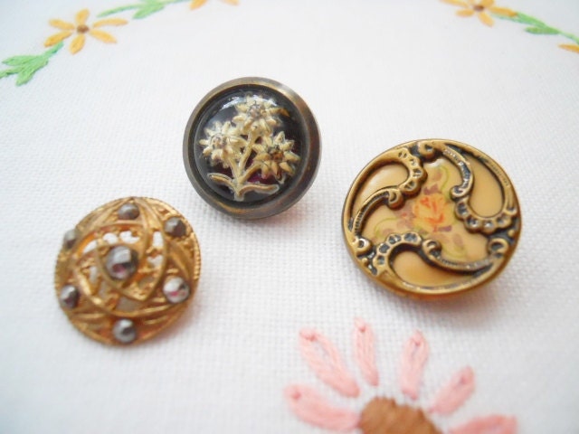 Metal Buttons With Cut Steels, Celluloid, And Glass - Victorian Era