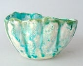 Decorative lace ceramic bowl