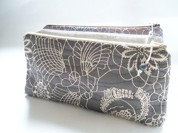 4 Wedding Clutches Bridesmaids Gift Idea Quilted Handmade Cosmetic Bags, Cream Flowers on Gray