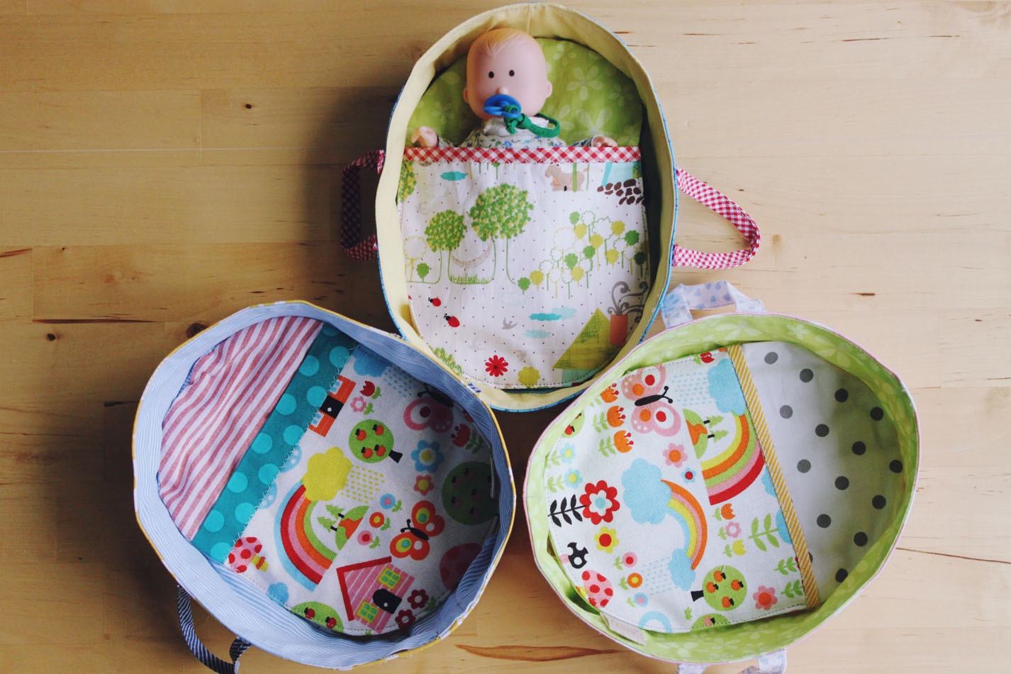 Little doll bassinet, soft cot for dolls, baby doll basket. Zakka carrycot for kids. Small doll carrier. Role play.