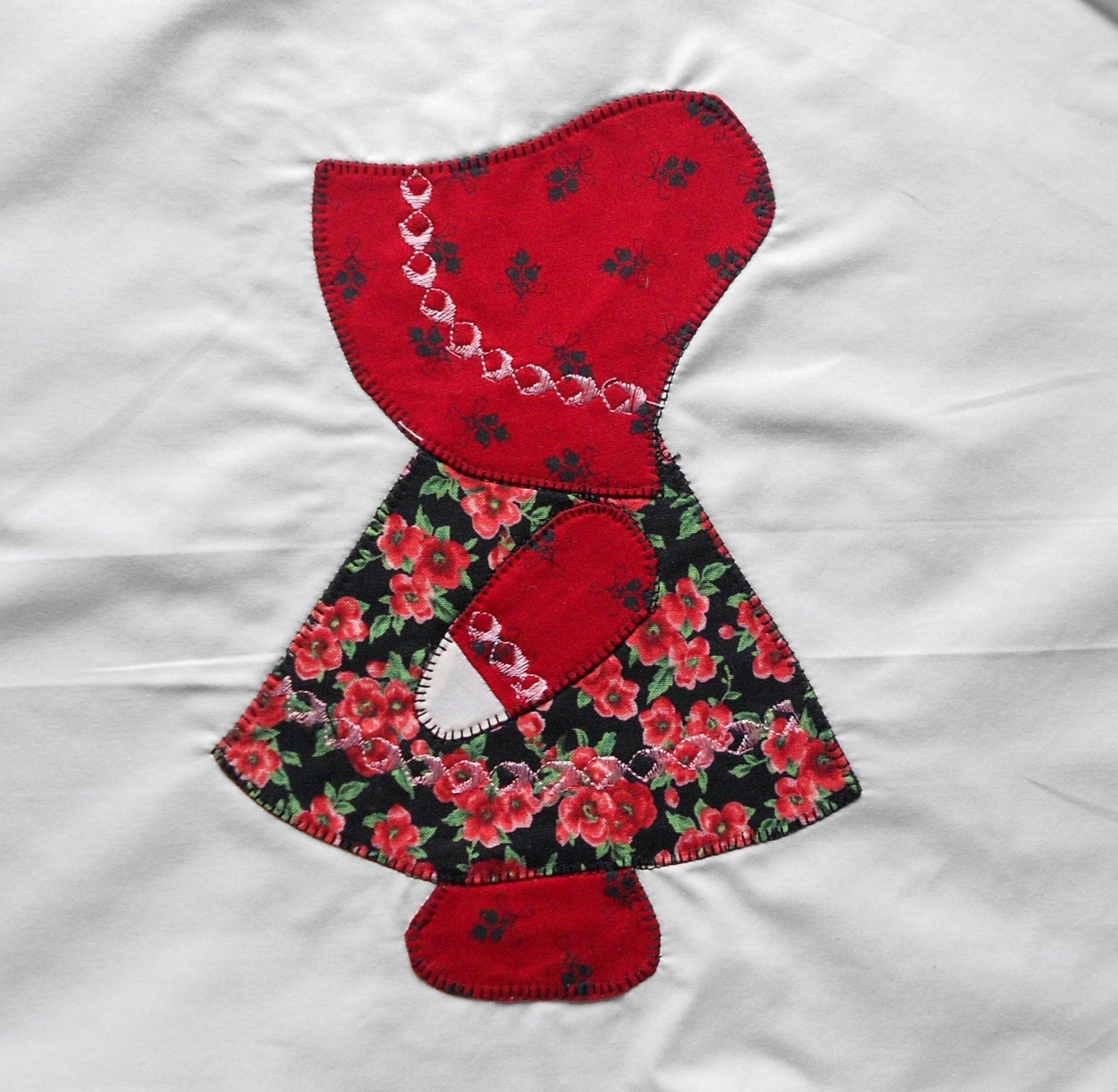 Beautiful Applique & Embroidered SUNBONNET SUE 12" Quilt Block Square No. 5
