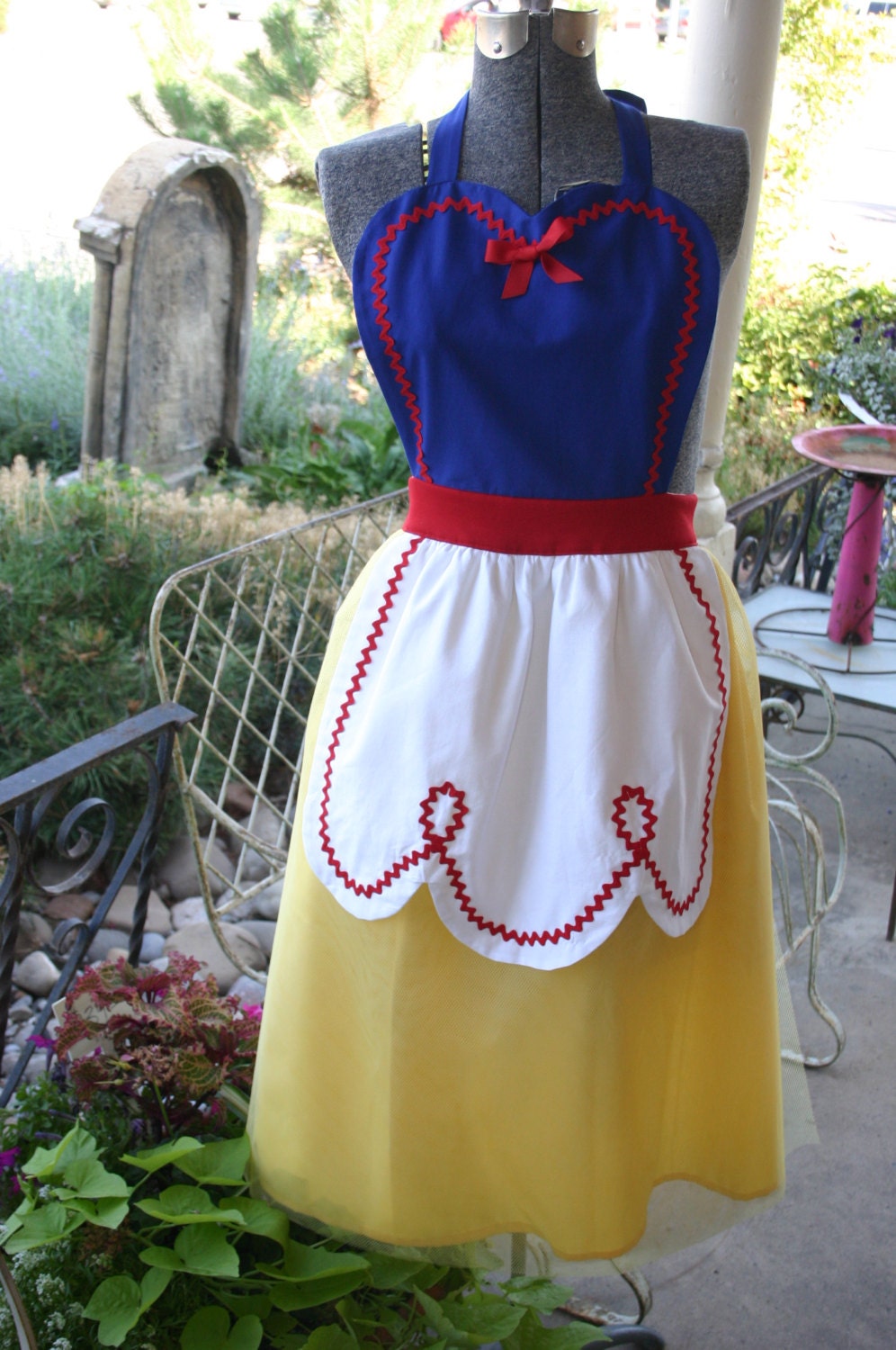 SNOW WHITE Costume full APRON for Women. Disney Princess Inspired Hostess Bridal Birthday Party Gift. Med Lg XLarge.