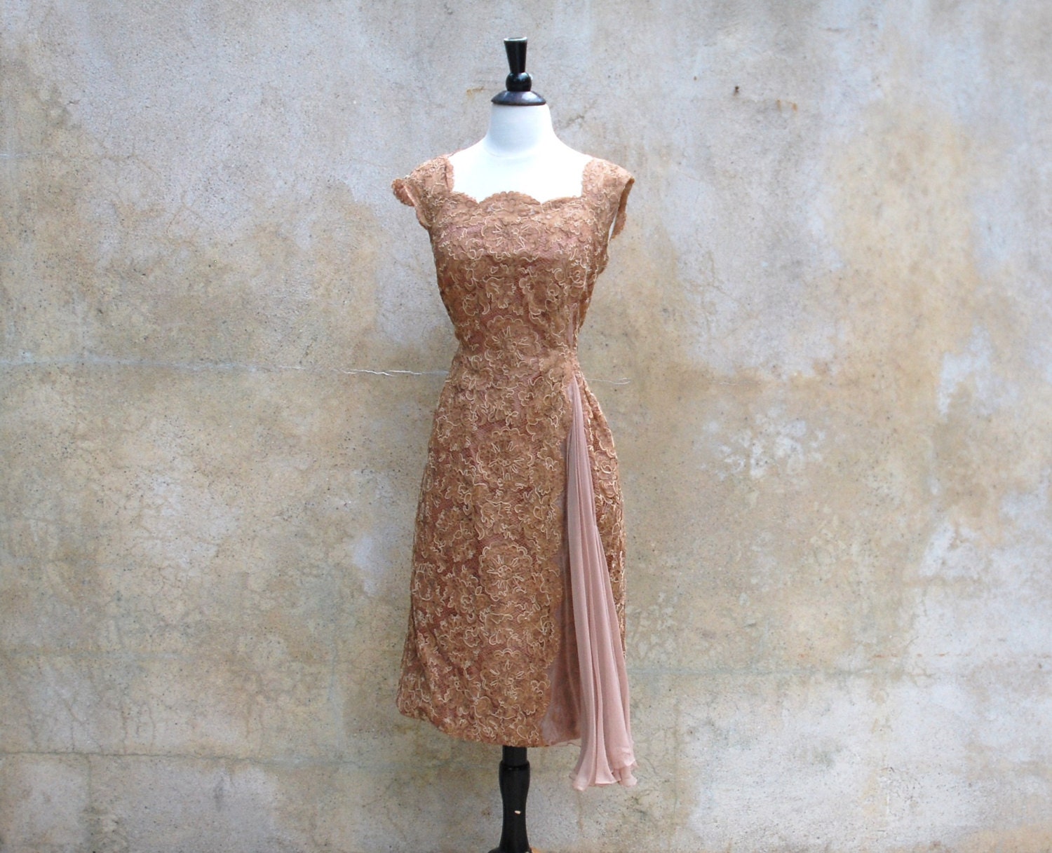 Vintage 1950s cocktail dress- 50s cafe au lait lace wiggle party dress- medium