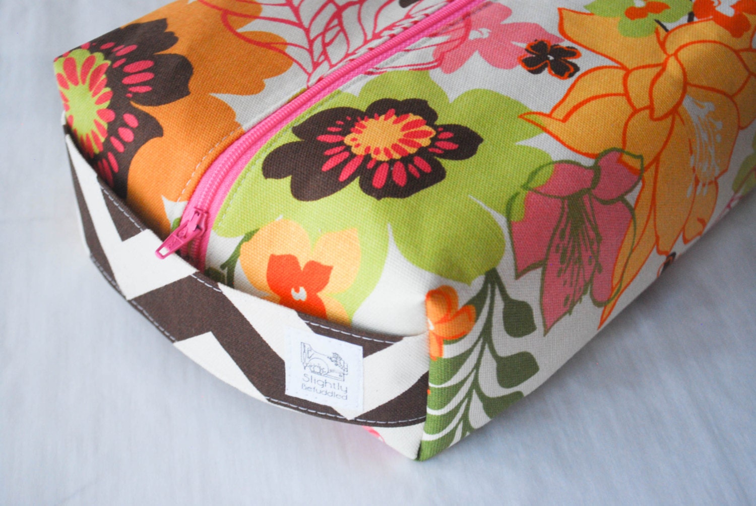 Large boxy cosmetic bag - Retro flowers